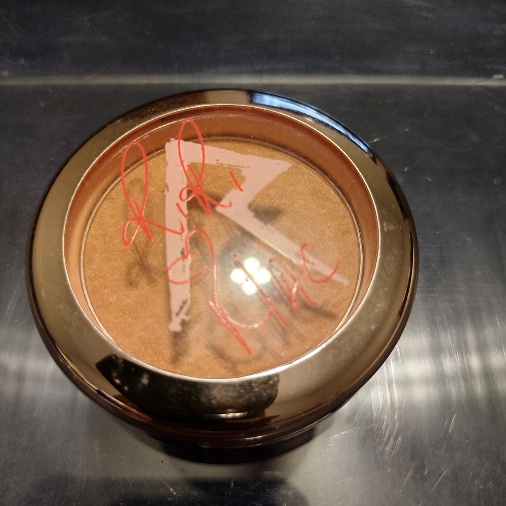 Mac RiRi Loves Mac Bad Girl Gone Good Blush Limited Edition